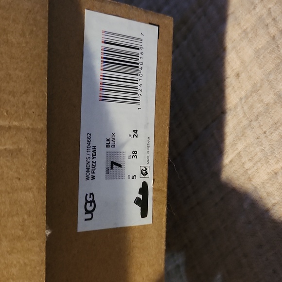 Women's UGG Fuzz Yeah - Picture 7 of 8